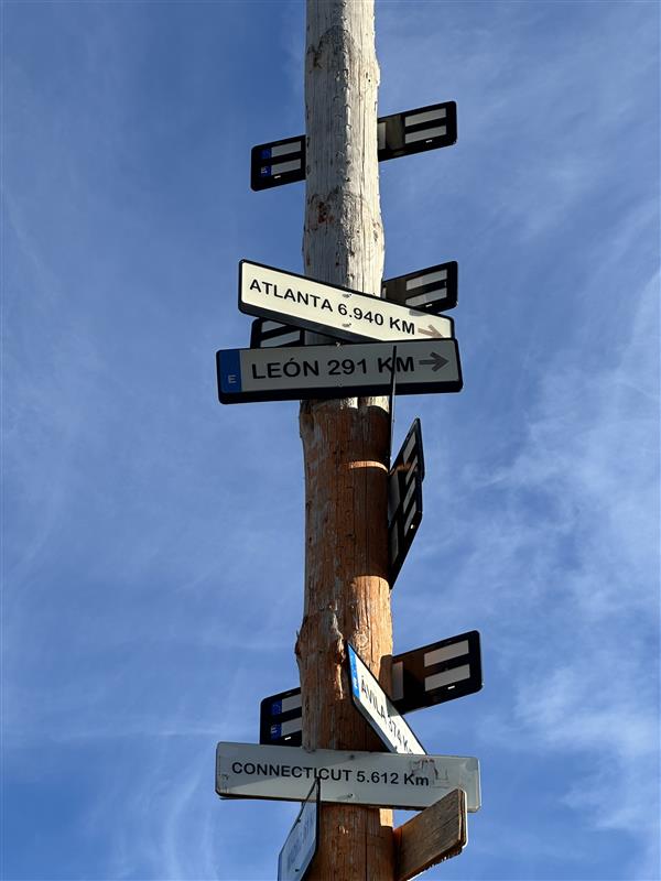 Valdelana winery signpost